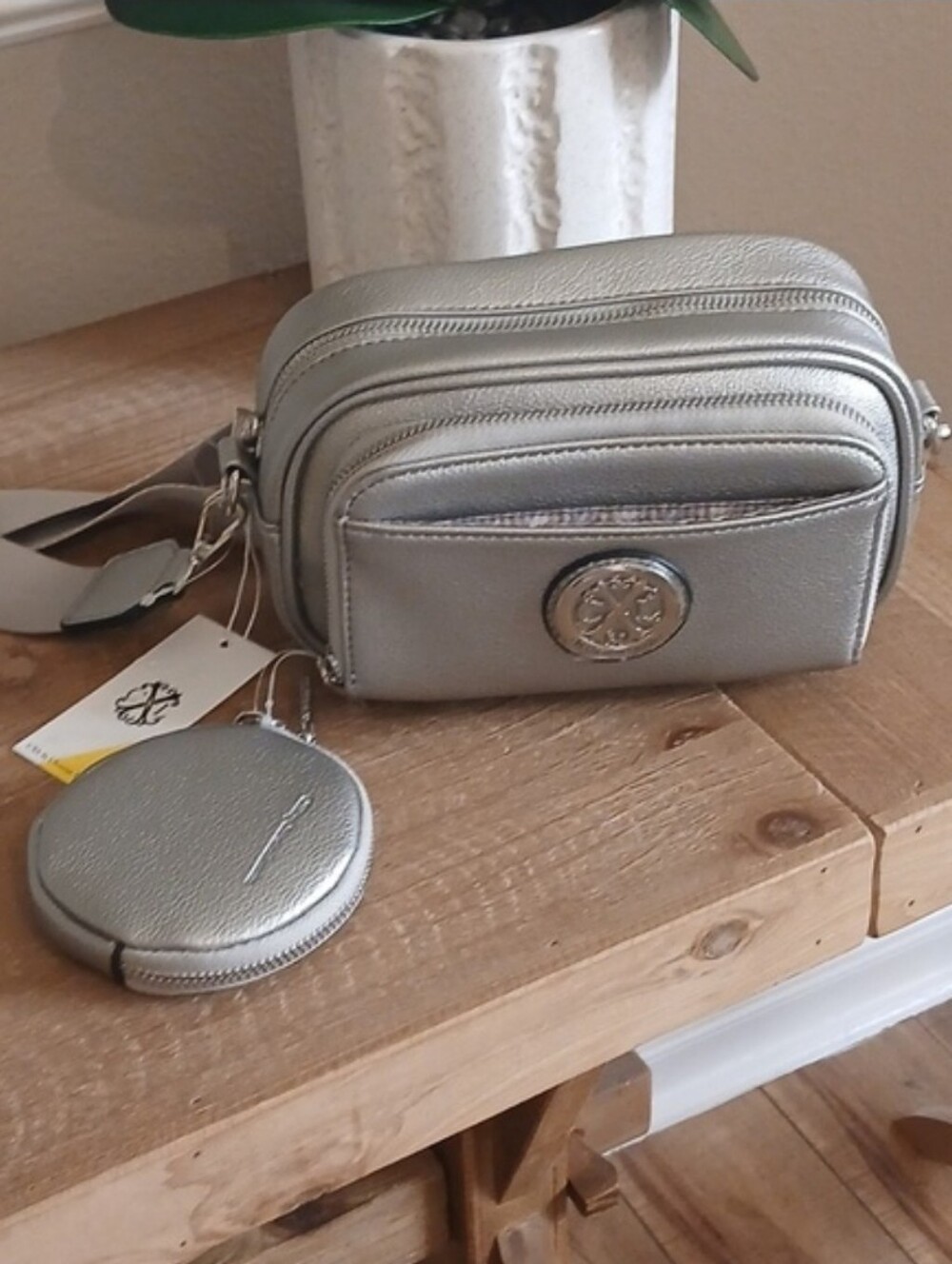 New Christian Lacroix Silver Pewter Faux Leather Crossbody Camera Bag With Pouch - Picture 9 of 16